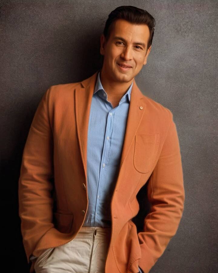 वहीं एक बार अपनी सुरक्षा एजेंसी के बारें में बात करते हुए रोनित ने बताया था कि लॉकडाउन के दौरान उनकी एजेंसी काफी परेशानियों से गुजरी थी. उस दौरान उन्होंने अपने कई क्लाइंट्स भी खो दिए थे.