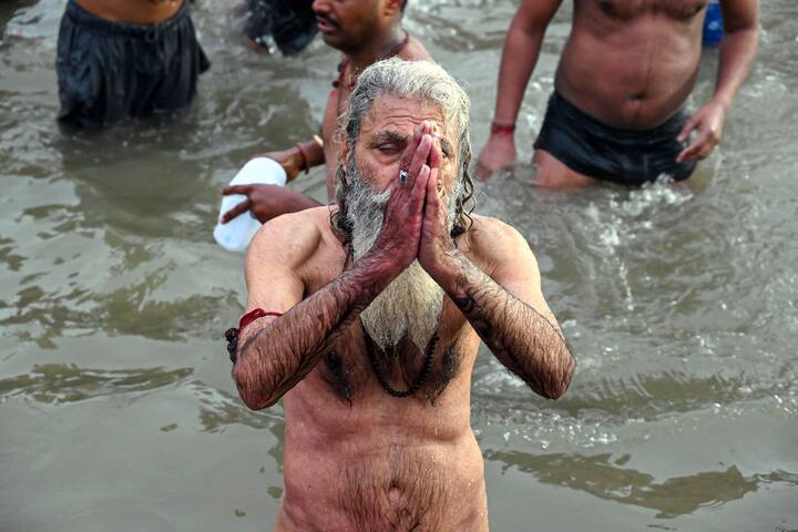Before taking a dip in Mahakumbh, take the water of Kumbh in your hands and take this pledge and atone for your sins.