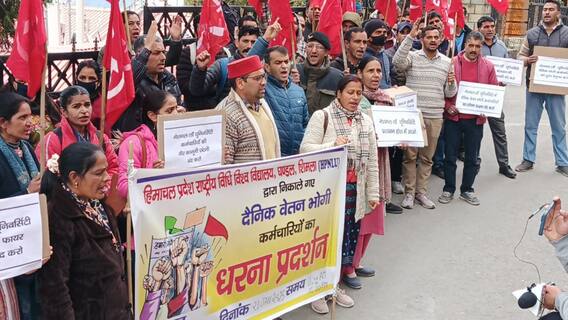 पहले हायर, फिर बिना बताए फायर! नेशनल लॉ यूनिवर्सिटी से 43 कर्मचारी बिना नोटिस बाहर पहले हायर, फिर बिना बताए फायर! नेशनल लॉ यूनिवर्सिटी से 43 कर्मचारी बिना नोटिस बाहर