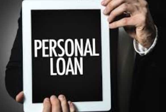 આમાંની એક લોન પર્સનલ લોન છે. તમે તમારી અંગત જરૂરિયાતો પૂરી કરવા માટે બેંક પાસેથી પર્સનલ લોન લઈ શકો છો. તાત્કાલિ પૈસાની જરૂરિયાત ઊભી થાય તે લોકો પર્સનલ લોન લેવાનું વિચારતા હોય છે.