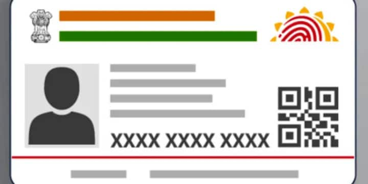 आप अपने बॉयोमेट्रिक डेटा को लॉक करके आधार का दुरुपयोग रोक सकते हैं. यह सेवा UIDAI की वेबसाइट पर उपलब्ध है.