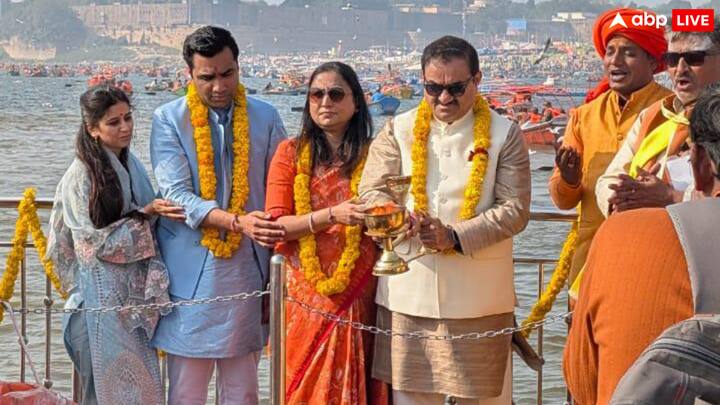 महाकुंभ मेला भारतीय संस्कृति और धार्मिकता का एक महत्वपूर्ण हिस्सा है, जहां लाखों श्रद्धालु संगम में स्नान करने आते हैं. इस बार के महाकुंभ में देश-विदेश से करोड़ों श्रद्धालुओं के आने की उम्मीद है.