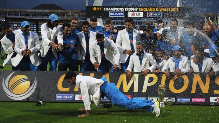 चैंपियंस ट्रॉफी 2009 में भारतीय टीम महेन्द्र सिंह धोनी की अगुवाई में उतरी, लेकिन एक बार फिर ग्रुप स्टेज से आगे बढ़ने में नाकाम रही. लेकिन इसके बाद चैंपियंस ट्रॉफी 2013 का खिताब अपने नाम किया. भारत ने फाइनल में इंग्लैंड को हराया था. (फोटो क्रेडिट- सोशल मीडिया)