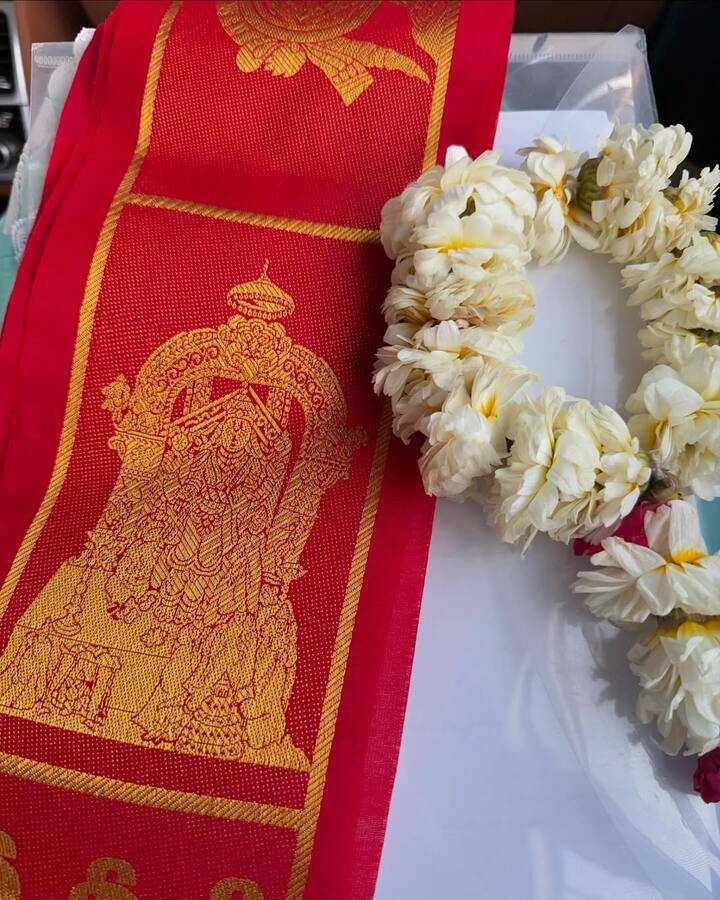 प्रियंका ने लिखा कि, ‘श्री बालाजी के आशीर्वाद से एक नया अध्याय शुरू हुआ. हम सभी के दिलों में शांति और हमारे चारों ओर समृद्धि और प्रचुरता हो. भगवान की कृपा अनंत है.’