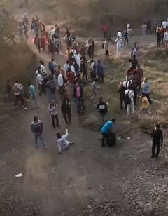 महाराष्ट्र: जलगांव में पुष्पक एक्सप्रेस से कूदे यात्री, दूसरे ट्रेन से कटे, हादसे की भयानक तस्वीरें