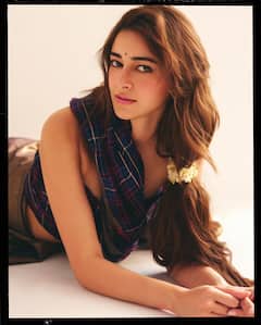 Photos : अनन्याने शेअर केला हटके लूक; केसात गजरा घालून केलं फोटोशूट!