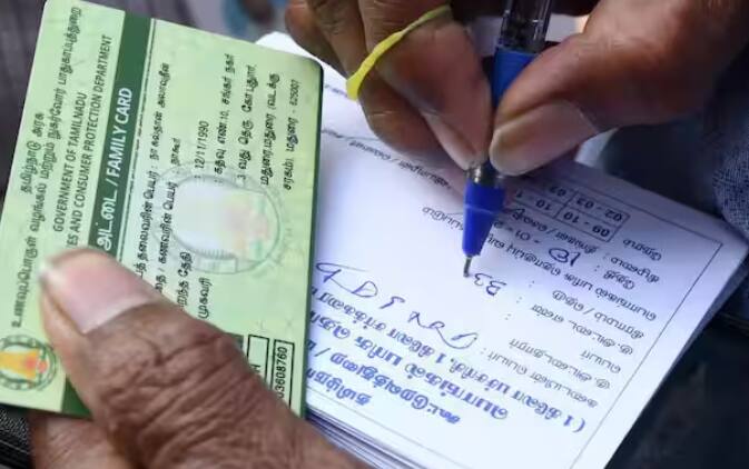 ਪਰ ਤੁਹਾਨੂੰ ਦੱਸ ਦਈਏ ਕਿ ਰਾਸ਼ਨ ਕਾਰਡ ਸਾਰੇ ਲੋਕਾਂ ਨੂੰ ਜਾਰੀ ਨਹੀਂ ਕੀਤਾ ਜਾਂਦਾ। ਸਰਕਾਰ ਨੇ ਇਸ ਲਈ ਕੁਝ ਯੋਗਤਾ ਮਾਪਦੰਡ ਨਿਰਧਾਰਤ ਕੀਤੇ ਹਨ। ਰਾਸ਼ਨ ਕਾਰਡ ਸਿਰਫ਼ ਉਨ੍ਹਾਂ ਲੋਕਾਂ ਨੂੰ ਜਾਰੀ ਕੀਤਾ ਜਾਂਦਾ ਹੈ ਜੋ ਇਨ੍ਹਾਂ ਯੋਗਤਾ ਮਾਪਦੰਡਾਂ ਨੂੰ ਪੂਰਾ ਕਰਦੇ ਹਨ। ਪਰ ਕਈ ਵਾਰ ਕੁਝ ਲੋਕ ਅਯੋਗ ਹੋਣ ਦੇ ਬਾਵਜੂਦ ਵੀ ਆਪਣੇ ਰਾਸ਼ਨ ਕਾਰਡ ਬਣਵਾ ਲੈਂਦੇ ਹਨ।