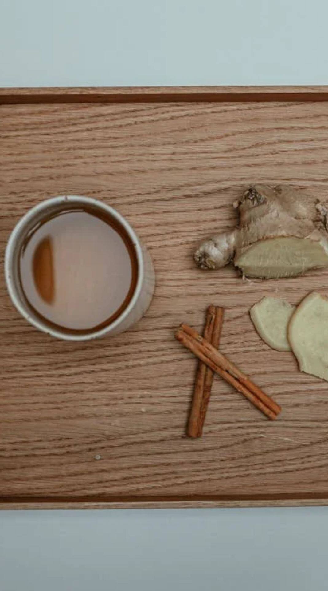 लेकिन कई लोगों को चाय बनाते वक्त यह नहीं पता होता है कि चाय में कितनी अदरक डालनी है