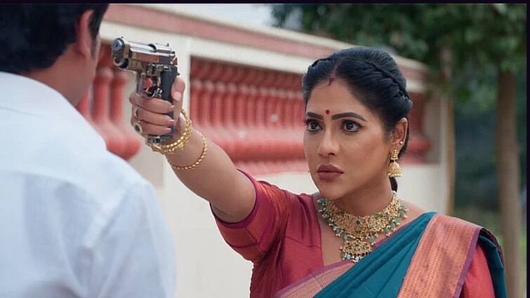 karthigai deepam serial 22nd january 2025 today episode know update here Karthigai Deepam: துப்பாக்கியை தூக்கிய சாமுண்டீஸ்வரி! உயிர் பயத்தில் சிவனாண்டி!