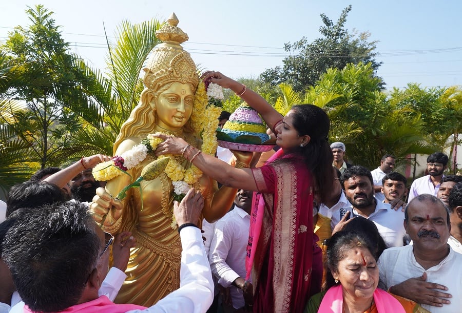 Kalvakuntla Kavitha: కాంగ్రెస్ నేతలారా ఖబర్దార్- ఇంకోసారి బీఆర్ఎస్ ఆఫీసు వైపు కన్నెత్తి చూసినా ఊరుకోం - కవిత