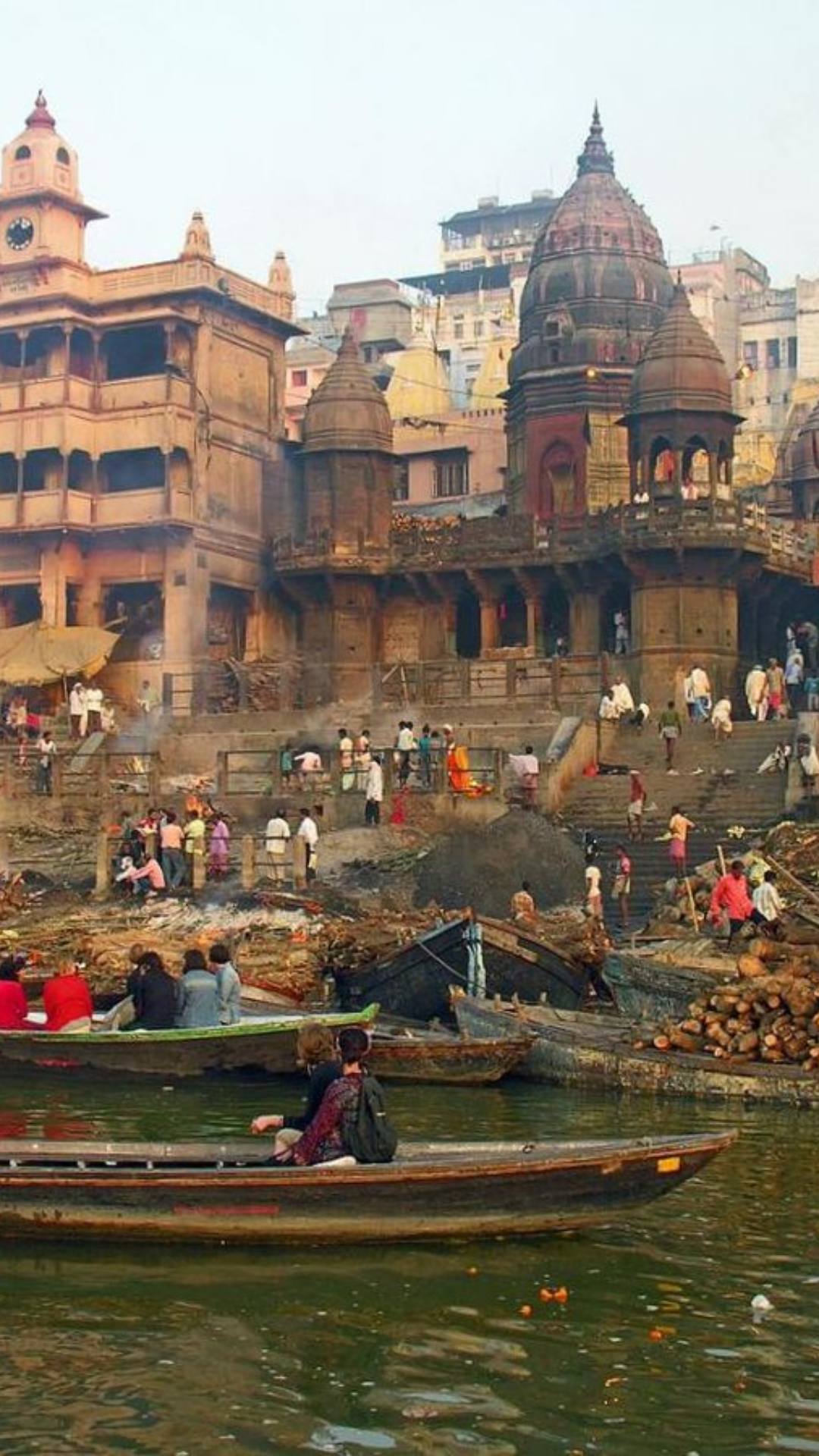 काशी शब्द का अर्थ प्रकाश देने वाला नगर है, क्योंकि यह ज्ञान और आस्था का केंद्र है