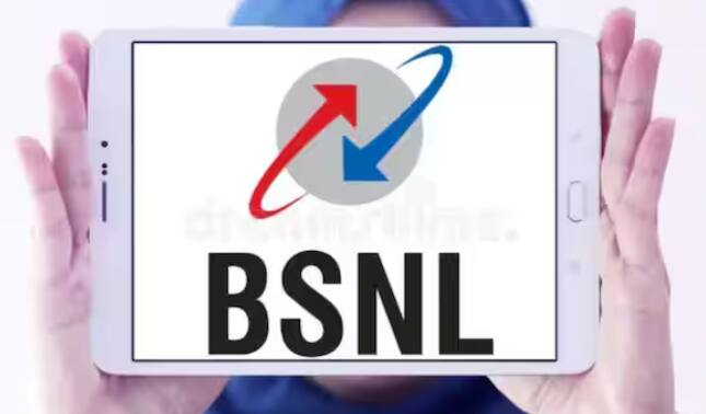 BSNL ਦੇ 897 ਰੁਪਏ ਵਾਲੇ ਪ੍ਰੀਪੇਡ ਪਲਾਨ ਵਿੱਚ ਤੁਹਾਨੂੰ ਅਨਲਿਮਟਿਡ ਕਾਲਿੰਗ, ਪ੍ਰਤੀ ਦਿਨ 100 SMS ਅਤੇ 90GB ਡੇਟਾ ਮਿਲਦਾ ਹੈ। ਨਾਲ ਹੀ, ਡਾਟਾ ਸਪੀਡ 40 Kbps ਤੱਕ ਘੱਟ ਹੋ ਸਕਦੀ ਹੈ, ਪਰ ਇਹ ਫਿਰ ਵੀ ਇੱਕ ਚੰਗਾ ਵਿਕਲਪ ਹੋ ਸਕਦਾ ਹੈ।