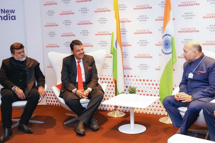 अवघ्या एका दिवसात इतक्या मोठ्या रकमेचे करार होणे, हा एक नवा विक्रम आहे.