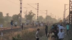 Jalgoan Railway Accident : जीव वाचवण्यासाठी जीवाची पर्वा न करता उड्या, 11 जणांना रेल्वेने चिरडलं!