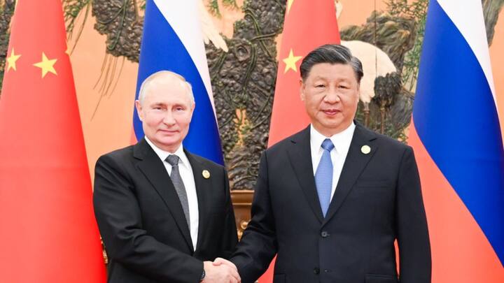 पुतिन और जिनपिंग की बातचीत में ट्रंप का नाम सीधे तौर पर नहीं लिया गया, लेकिन उनके राष्ट्रपति बनने के बाद की स्थिति को लेकर चर्चा जरूर हुई. दोनों नेताओं ने अमेरिका के नए प्रशासन के साथ संबंध स्थापित करने पर भी जोर दिया.