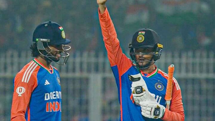 अभिषेक ने अपने गुरु युवराज सिंह का एक खास रिकॉर्ड तोड़ दिया है. वे इंग्लैंड के खिलाफ एक टी20 पारी में सबसे ज्यादा छक्के लगाने वाले भारतीय बल्लेबाज बन गए हैं.