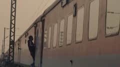 Jalgoan Railway Accident : जीव वाचवण्यासाठी जीवाची पर्वा न करता उड्या, 11 जणांना रेल्वेने चिरडलं!