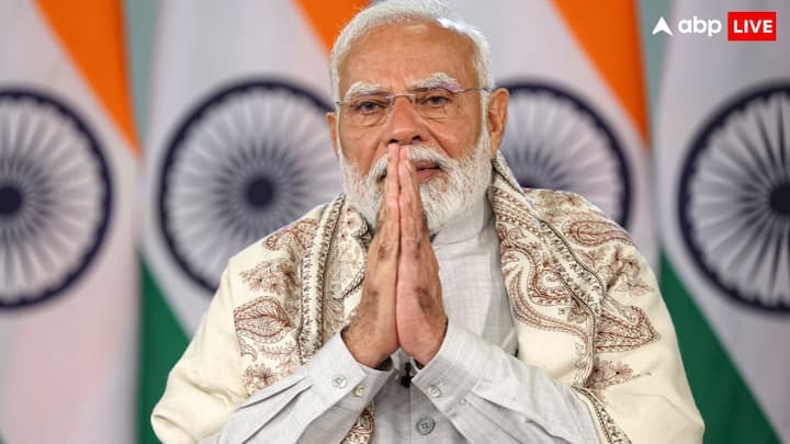 Kumbh 2025: प्रधानमंत्री नरेंद्र मोदी 5 फरवरी को कुंभ मेला में स्नान कर सकते हैं, जो माघ मास की गुप्त नवरात्रि की अष्टमी तिथि है. ये दिन धार्मिक दृष्टि से अत्यंत शुभ और पुण्यकारी माना जाता है.