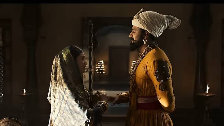 दरम्यान, गेल्या कित्येक दिवसांपासून या चित्रपटाचे शूटिंग चालू होते. छत्रपती संभाजी महाराज यांचे पात्र जिवंत करण्यासाठी विकी कौशलने स्वत:वर खूप मेहनत घेतलेली आहे.