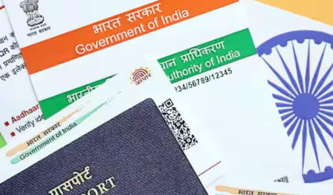 ਆਪਣੇ ਆਧਾਰ ਦੀ ਨਿਯਮਿਤ ਤੌਰ 'ਤੇ ਜਾਂਚ ਕਰੋ ਅਤੇ ਜੇਕਰ ਤੁਹਾਨੂੰ ਕੋਈ ਸ਼ੱਕੀ ਗਤੀਵਿਧੀ ਨਜ਼ਰ ਆਉਂਦੀ ਹੈ ਤਾਂ ਤੁਰੰਤ ਕਾਰਵਾਈ ਕਰੋ। ਆਧਾਰ ਨੂੰ ਸੁਰੱਖਿਅਤ ਰੱਖਣ ਲਈ ਬਾਇਓਮੈਟ੍ਰਿਕ ਲੌਕ ਦੀ ਵਰਤੋਂ ਕਰੋ ਅਤੇ ਅਣਜਾਣ ਥਾਵਾਂ 'ਤੇ ਇਸਦੀ ਵਰਤੋਂ ਤੋਂ ਬਚੋ।