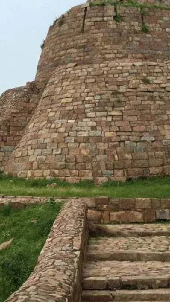 दिल्ली का कौन-सा किला निर्माण होने के 6 साल बाद ही उजड़ गया था?