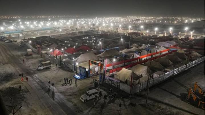 ১০ জানুয়ারির ছবিতে স্পষ্টভাবে ধরা পড়েছে ভারতের মানচিত্রের মত একটি অংশ যা আলাদা করে তৈরি করা হয়েছিল সঙ্গম এলাকায়।