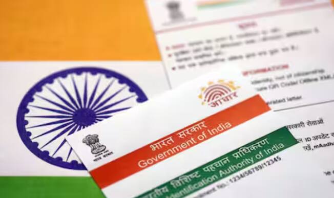ਸਭ ਤੋਂ ਪਹਿਲਾਂ myAadhaar ਪੋਰਟਲ 'ਤੇ ਜਾਓ। ਉੱਥੇ ਆਪਣਾ ਆਧਾਰ ਨੰਬਰ ਅਤੇ ਕੈਪਚਾ ਕੋਡ ਦਰਜ ਕਰੋ। Login with OTP ਵਿਕਲਪ 'ਤੇ ਕਲਿੱਕ ਕਰੋ। ਤੁਹਾਡੇ ਰਜਿਸਟਰਡ ਮੋਬਾਈਲ ਨੰਬਰ 'ਤੇ ਇੱਕ OTP ਭੇਜਿਆ ਆਵੇਗਾ, ਇਸਨੂੰ ਦਰਜ ਕਰੋ।