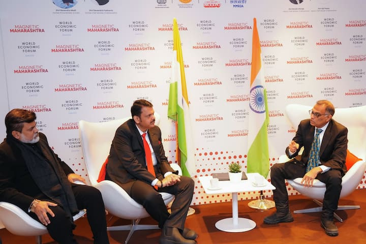 बीड जिल्ह्यात 15,000 मे.वॉ. पाईपलाईन आणि पवनऊर्जा प्रकल्पाबाबत रिन्यू पॉवरचे अध्यक्ष आणि सीईओ सुमंत सिन्हा आणि देवेंद्र फडणवीसोबत चर्चा झाली.