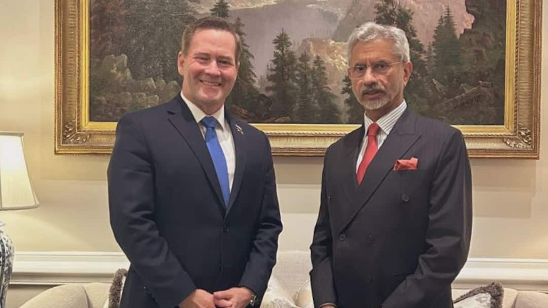 EAM Jaishankar Holds Bilateral Talks With US Counterpart Rubio, NSA Mike Waltz After Quad Ministerial Jaishankar holds bilateral talks with US counterpart Rubio, NSA Mike Waltz after Quad ministerial EAM Jaishankar Holds Bilateral Talks With US Counterpart Rubio, NSA Mike Waltz After Quad Ministerial