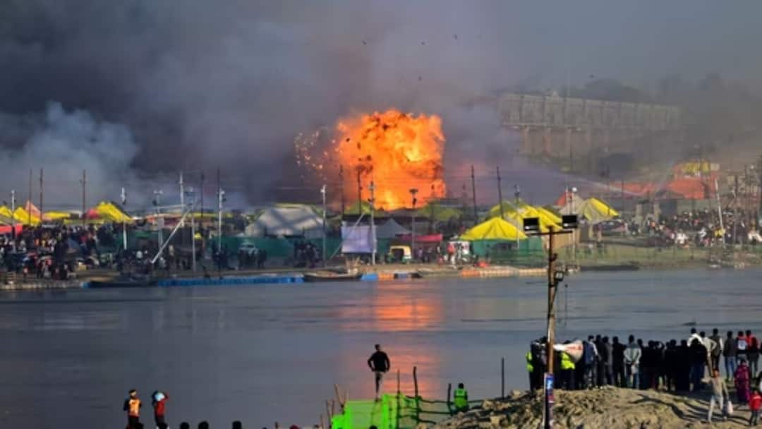Mahakumbh Mela 2025 Fire Tragedy : खलिस्तानी संघटनेचा दावा, महाकुंभात स्फोट घडवून आणला, ईमेल पाठवून घेतली जबाबदारी; म्हणाले, हा पिलीभीत बनावट चकमकीचा बदला Khalistani organization claims to have caused explosions at Mahakumbh takes responsibility by sending an email says this is revenge for fake encounter in Pilibhit Mahakumbh Mela 2025 Fire Tragedy : खलिस्तानी संघटनेचा दावा, महाकुंभात स्फोट घडवून आणला, ईमेल पाठवून घेतली जबाबदारी; म्हणाले, हा पिलीभीत बनावट चकमकीचा बदला