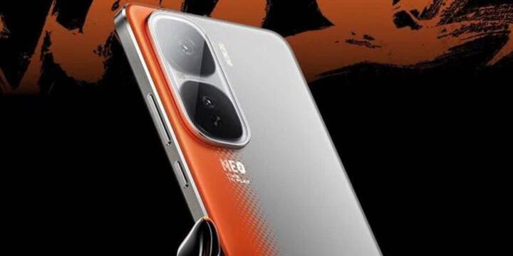 फोन में 6.78-इंच की AMOLED स्क्रीन हो सकती है, जो 144Hz रिफ्रेश रेट के साथ आएगी. इस फोन को कंपनी दो वेरिएंट में उपलब्ध करा सकती है जिसमें 8GB+256GB और 12GB+256GB वेरिएंट शामिल होगा.