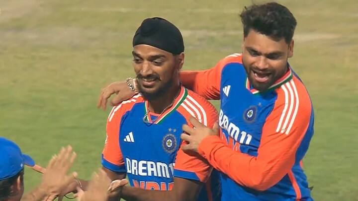 अर्शदीप ने तेज गेंदबाज जसप्रीत बुमराह को पहले ही इस मामले में पीछे छोड़ दिया था. अब चहल भी पीछे हैं.