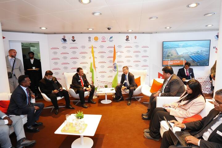 जेकब अरुप अँडरसन, काल्सबर्ग समूहाचे सीईओची यांची मुख्यमंत्री देवेंद्र फडणवीसांनी भेट घेतली. काल्सबर्ग समूहाने महाराष्ट्रमध्ये गुंतवणुकीची इच्छा प्रदर्शित केली आहे, त्यांना संपूर्ण सहकार्य करण्याचे आश्वासन मुख्यमंत्र्यांनी दिले.