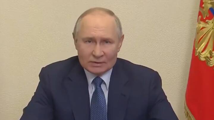 व्लादिमीर पुतिन ने बातचीत में कहा कि रूस और चीन एक न्यायसंगत ग्लोबल मैनेजमेंट के विकास का समर्थन करते हैं.