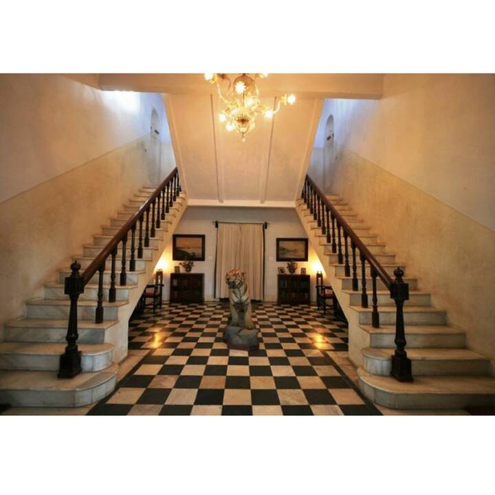 The Pataudi Palace is home to 150 rooms, including seven bedrooms, seven dressing rooms, and multiple billiard rooms, creating a lavish living space.