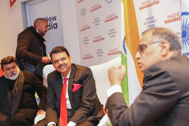 दरम्यान आज दुसऱ्या दिवशी सुद्धा मोठ्या प्रमाणात गुंतवणूक करार होणार आहेत.