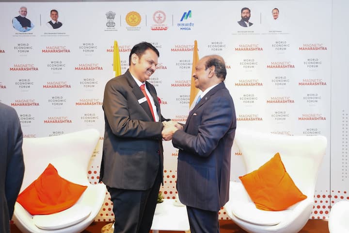 मास्टरकार्ड, एपीएसीचे अध्यक्ष लाईंग हाई यांचीही त्यांनी भेट घेतली. लुईस ड्रेफसचे सीईओ मायकेल ग्लेंची यांच्याशी शेती, अन्नप्रक्रिया, आंतरराष्ट्रीय शिपिंग आणि वित्तीय क्षेत्राबाबत मुख्यमंत्र्यांनी चर्चा केली.