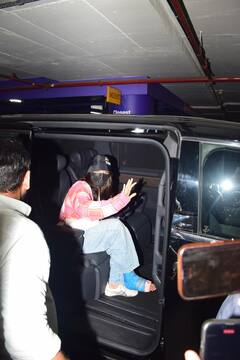 Rashmika: పాపం రష్మిక... కుంటి కాలుతో ఎయిర్ పోర్టులో ఎన్ని కష్టాలు పడిందో చూడండి