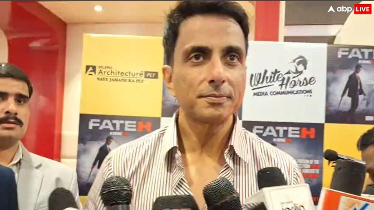 फतेह' के प्रमोशन के लिए बरेली पहुंचे सोनू सूद, फैंस को दिया सरप्राइज, बोले- 'कमाल के हैं यहां के लोग, बहुत प्यार मिला