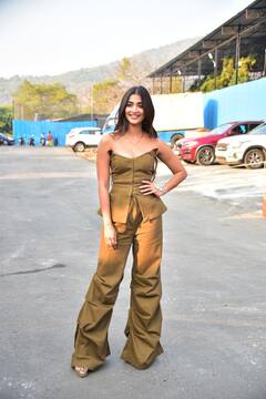 भाई संग पिता सैफ से मिलने पहुंचीं सारा, ‘छावा’ का प्रमोशन करते दिखे विक्की कौशल, देखें कहां स्पॉट हुए बाकी स्टार