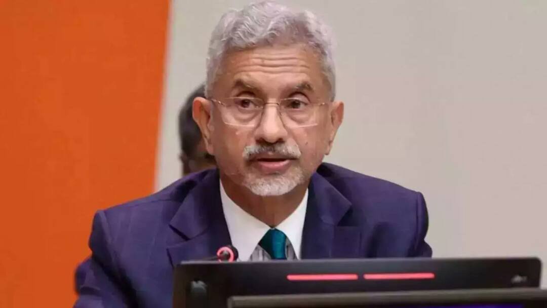 Jaishankar on US Immigration : ఆ భారతీయులను స్వదేశానికి రప్పించేందుకు మేం సిద్ధం - విదేశాంగ మంత్రి జైశంకర్ కీలక వ్యాఖ్యలు EAM Jaishankar amid Trump crackdown: ‘Open to legitimate return of undocumented Indians’ Jaishankar on US Immigration : ఆ భారతీయులను స్వదేశానికి రప్పించేందుకు మేం సిద్ధం - విదేశాంగ మంత్రి జైశంకర్ కీలక వ్యాఖ్యలు