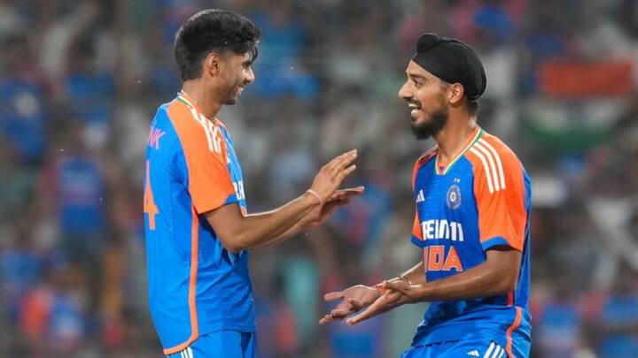 তবে অর্শদীপ তাঁকে পিছনে ফেলে দিলেন। তাঁর উইকেটসংখ্যা দাঁড়াল ৯৭। তাও আবার মাত্র ৬১টি ম্য়াচে।