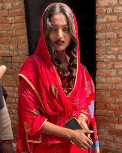 कजरारी आंखों वाली महाकुंभ की वायरल गर्ल मोनालिसा की वो 10 तस्वीरें, जिसको किसी ने नहीं देखा