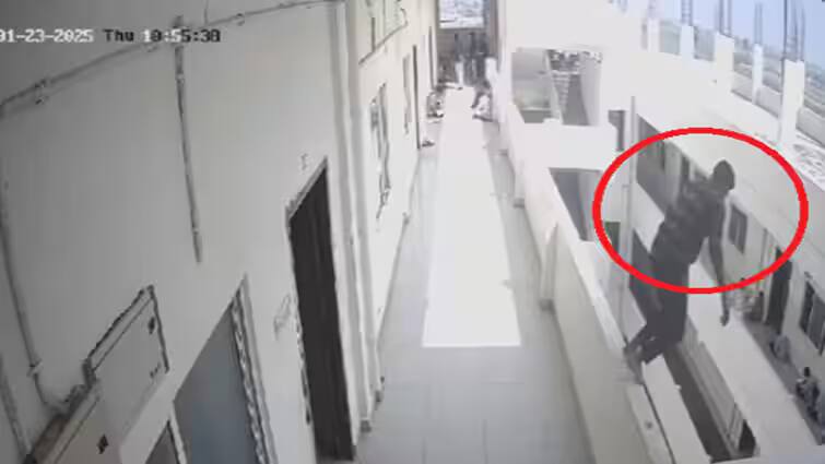 andhra-pradesh-college-student-comes-out-of-classroom-jumps-from-third-floor-dies-by-suicide Suicide: ક્લાસમાંથી બહાર આવ્યો અને ત્રીજા માળેથી લગાવી દીધી છલાંગ! વિદ્યાર્થીની આત્મહત્યાથી ચકચાર