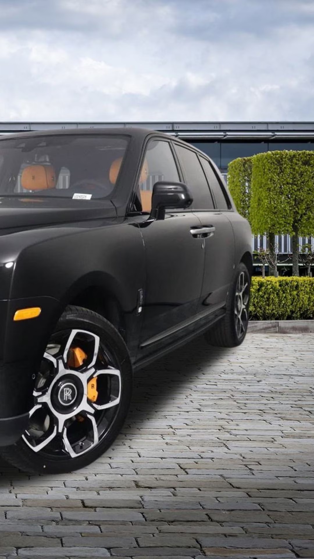 सिर्फ इन 4 लोगों के पास है ये महंगी Rolls Royce सिर्फ इन 4 लोगों के पास है ये महंगी Rolls Royce