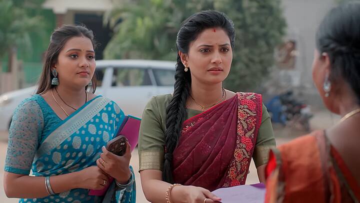 సత్య, నందిని ప్రచారం చేస్తుంటారు కానీ ఎవ్వరూ తనకి ఓటేయను అని చెప్పేస్తారు. మహదేవయ్యకే ఓటేస్తాం అంటారు.  మరోవైపు మహదేవయ్య ప్రచారం జోరుగా సాగుతుంది. ఇటు సత్య-నందిని మాత్రమే ఉండడం చూసి మహదేవయ్య కిందకుదిగి సెటైర్స్ వేస్తాడు