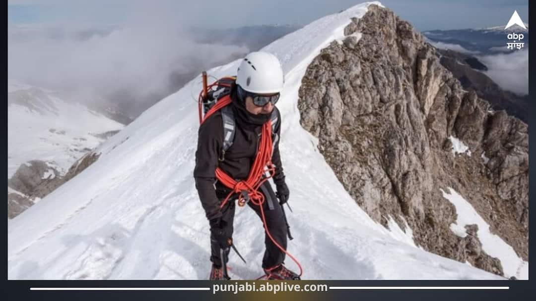 Climbing Everest Gets Costlier: Nepal Government Increases Fees by Lakhs ਐਵਰੈਸਟ 'ਤੇ ਚੜ੍ਹਨ ਵਾਲਿਆਂ ਲਈ ਅਹਿਮ ਖਬਰ! ਬੋਰੀਆਂ ਭਰ ਕੇ ਦੇਣੇ ਪੈਣੇ ਪੈਸੇ, ਨੇਪਾਲ ਸਰਕਾਰ ਨੇ ਵਧਾ ਕੇ ਲੱਖਾਂ 'ਚ ਕਰ ਦਿੱਤੀ ਫੀਸ