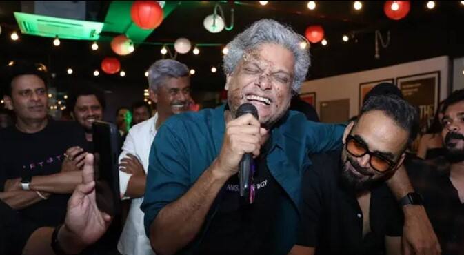 All cast members looked happy in high spirits in the pictures.