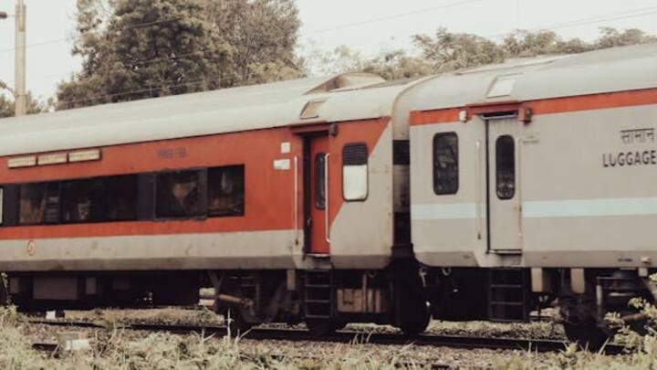 ऐसे में हम आपको आज कुछ ऐसे रेलवे टिकट बुकिंग टिप्स बताने जा रहे हैं, जिनकी मदद से आपको कुंभ में जाने के लिए परेशान होने की जरूरत नहीं है. आप इन टिप्स को आजमा कर आसानी से कंफर्म टिकट ले पाएंगे.