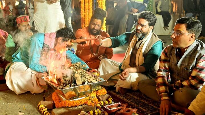 Kashi Vishwanath Temple: 22 जनवरी 2025 को अयोध्या श्री राम मंदिर में भगवान रामलला की प्राण प्रतिष्ठा के पहली वर्षगांठ पर काशी विश्वनाथ धाम में विशेष पूजन का आयोजन किया गया.